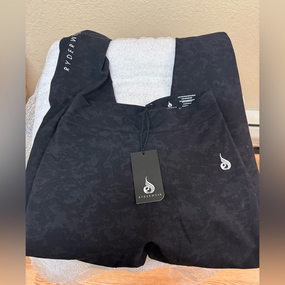 Ryderwear NKD V Scrunch Leggings - Picture 7 of 10